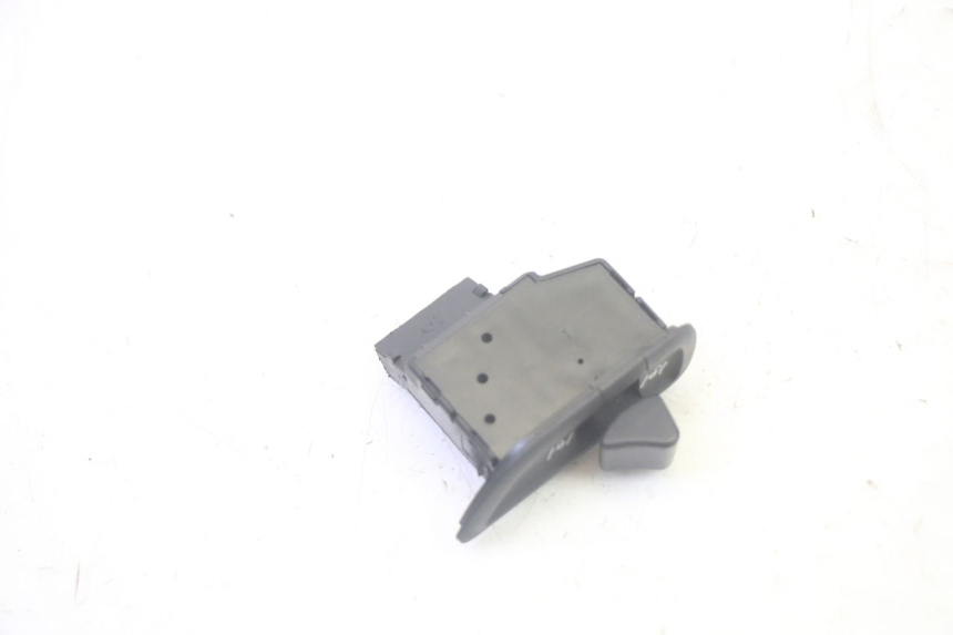 photo de SCHALTER ROLL LOCK PIAGGIO MP3 500 (2016 - 2018) - Detailansicht des Bauteils