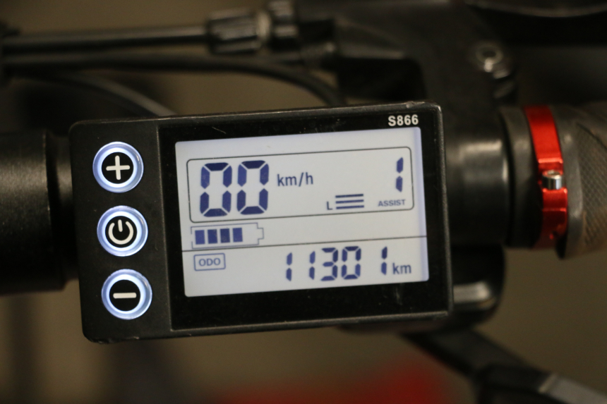 photo de TACHOMETER  URBANGLIDE E-CROSS PRO 1