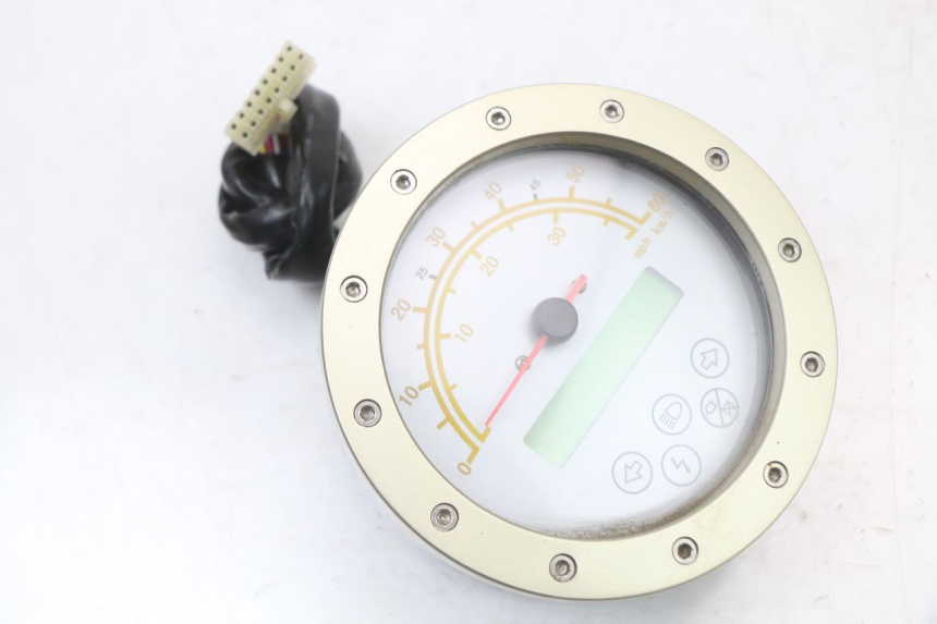 photo de Tachometer E-MAX 80L 1 (2011 - 2014)