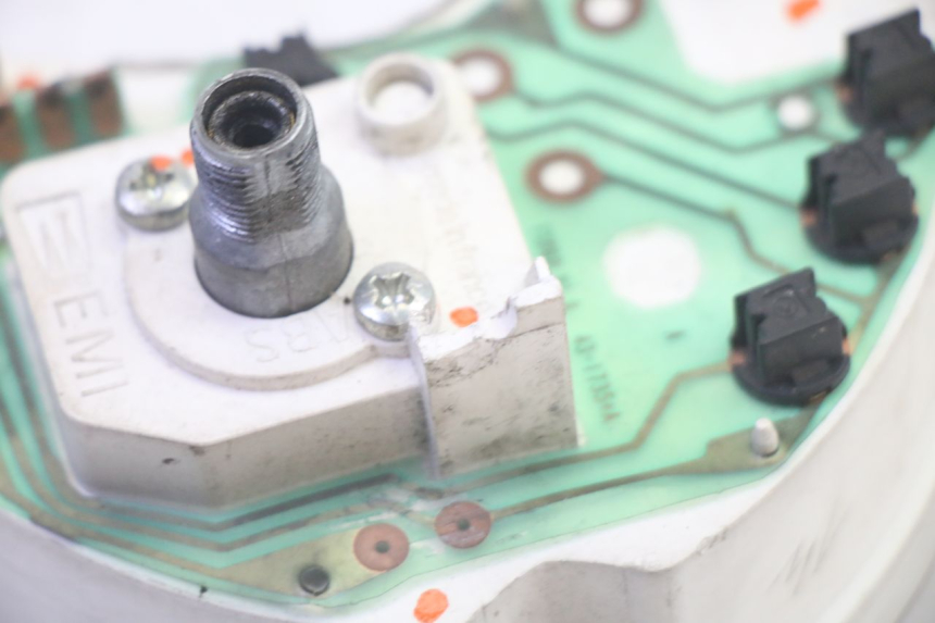 photo de TACHOMETER PEUGEOT LUDIX 50 (2005 - 2007) - Oberflächenzustand und Material