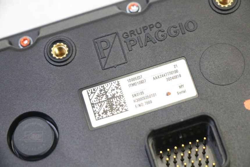 photo de TACHOMETER  PIAGGIO MP3 HPE 310 (2024 - 2025)