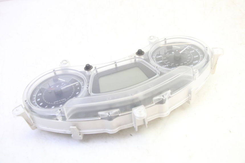 photo de TACHOMETER  PIAGGIO MP3 HPE 350 (2018 - 2020) - Oberflächenzustand und Material