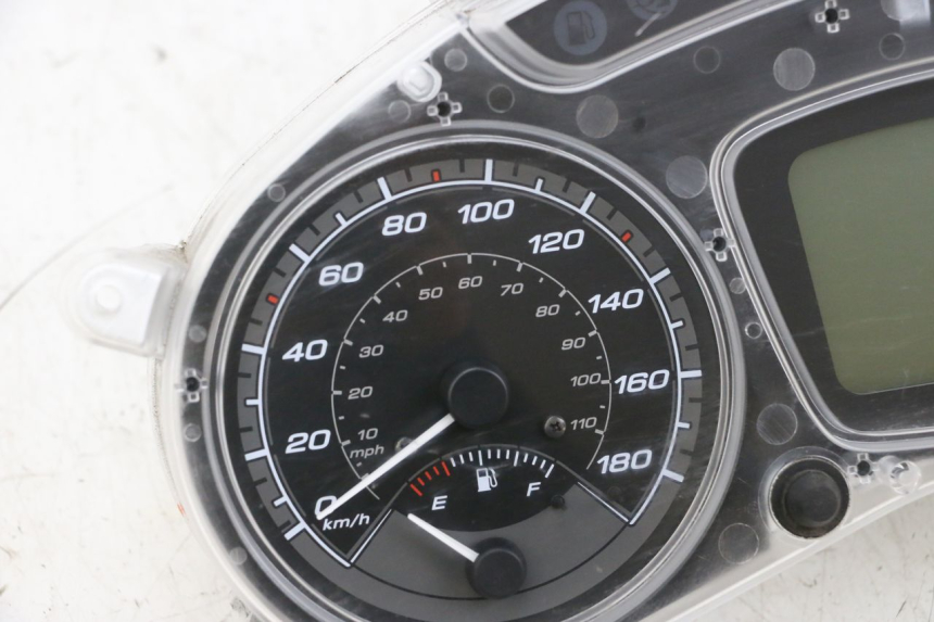 photo de TACHOMETER  PIAGGIO MP3 HPE 300 (2019 - 2026) - Profilansicht des Ersatzteils
