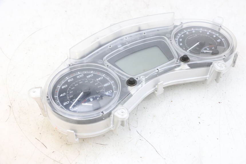 photo de TACHOMETER  PIAGGIO MP3 HPE 300 (2019 - 2026) - Details der Befestigungspunkte