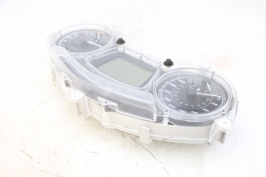 photo de TACHOMETER  PIAGGIO MP3 HPE 300 (2019 - 2026) - Oberflächenzustand und Material