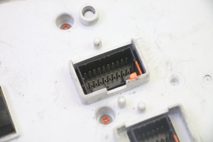 photo de TACHOMETER  PIAGGIO MP3 LT 300 (2010 - 2016) - Charakteristische Merkmale