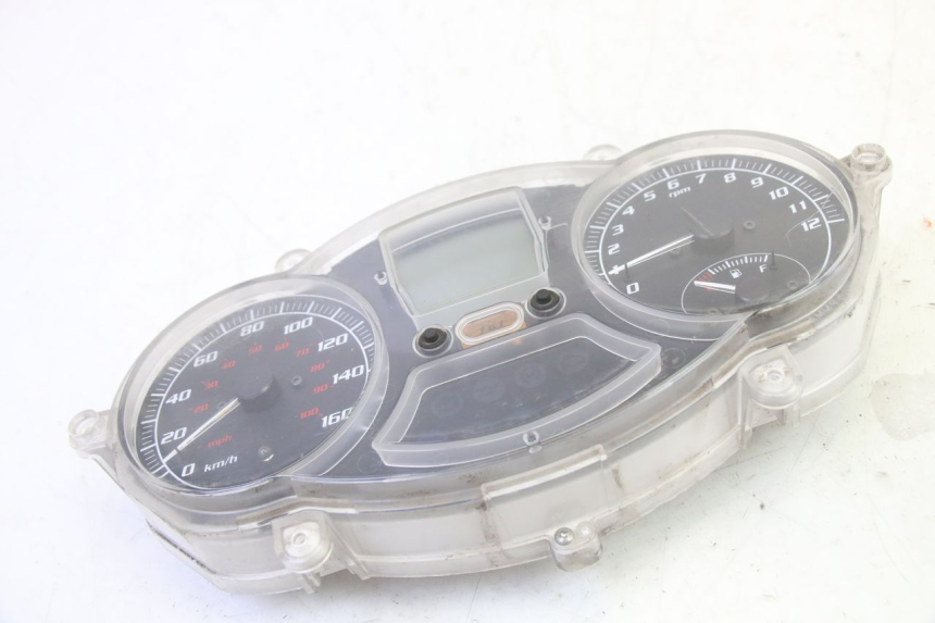 photo de TACHOMETER  PIAGGIO MP3 LT 300 (2010 - 2016) - Oberflächenzustand und Material
