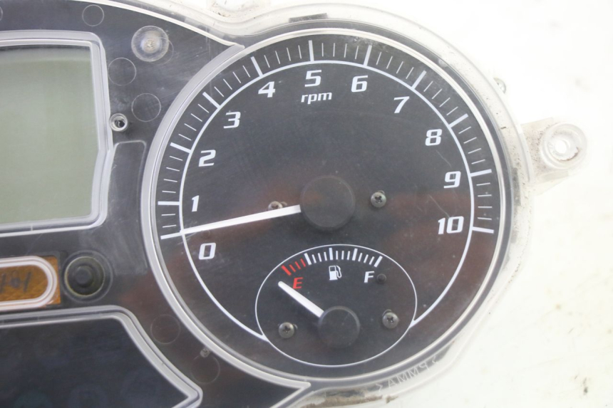photo de TACHOMETER PIAGGIO MP3 LT 400 (2007 - 2012) - Details der Befestigungspunkte