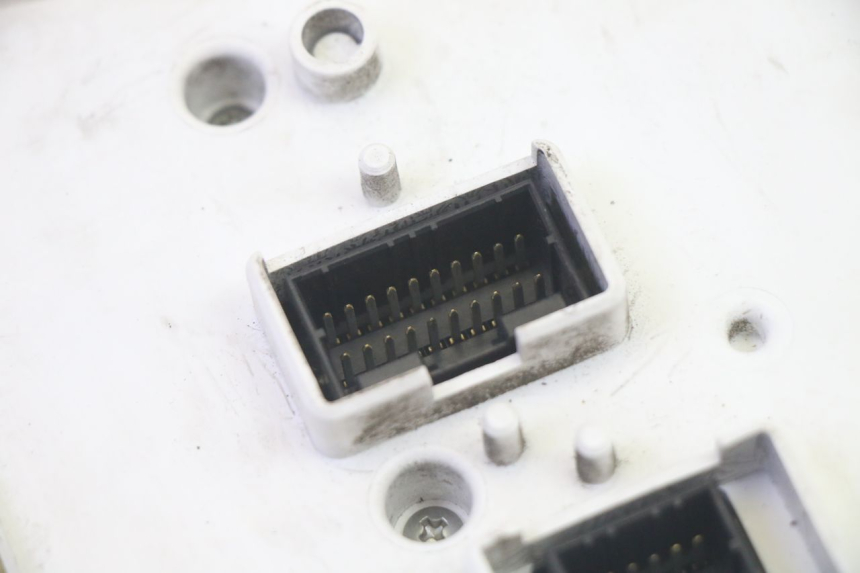 photo de TACHOMETER  PIAGGIO MP3 RL 250 (2007 - 2010) - Weitere Ansicht des Artikels