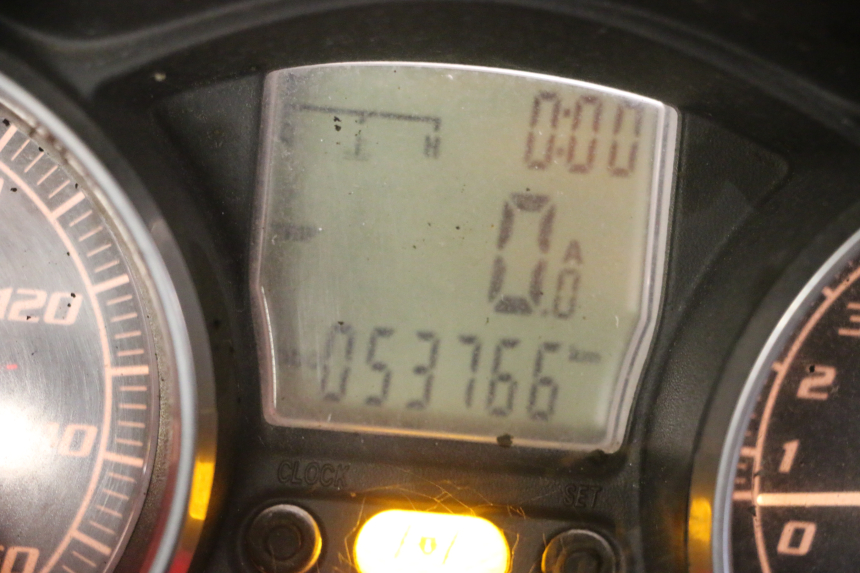 photo de TACHOMETER  PIAGGIO MP3 RL 250 (2007 - 2010) - Details der Befestigungspunkte