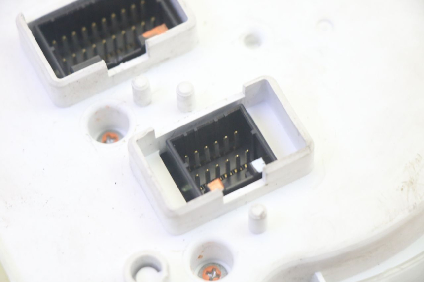 photo de TACHOMETER  PIAGGIO MP3 RL 250 (2006 - 2010) - Zoom auf Komponenten