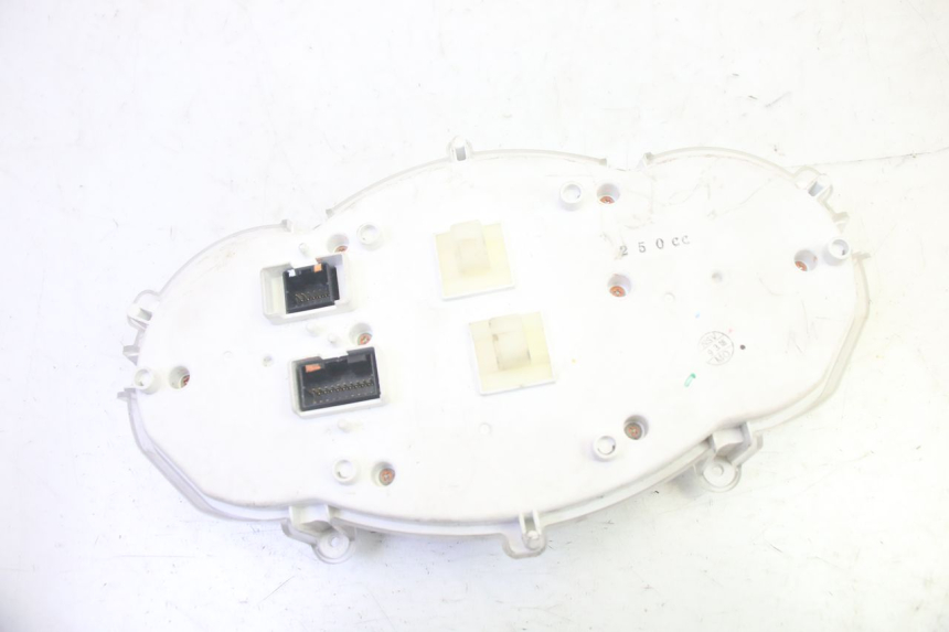 photo de TACHOMETER  PIAGGIO MP3 RL 250 (2006 - 2010) - Kennzeichnungen und Originalreferenzen