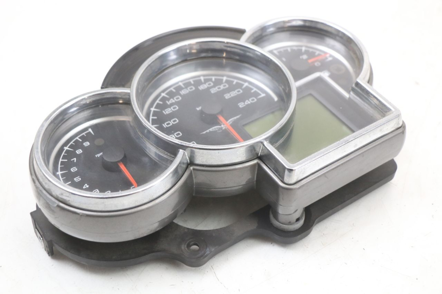 photo de TACHOMETER  MOTO GUZZI NORGE 8V GT 1200 (2011 - 2016) - Details der Befestigungspunkte