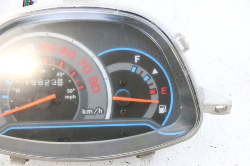 photo de TACHOMETER JM MOTORS SANTANA 50 (2014 - 2023) - Fokus auf die Struktur