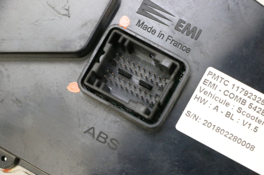 photo de TACHOMETER  PEUGEOT SATELIS 125 (2013 - 2018) - Details der Befestigungspunkte