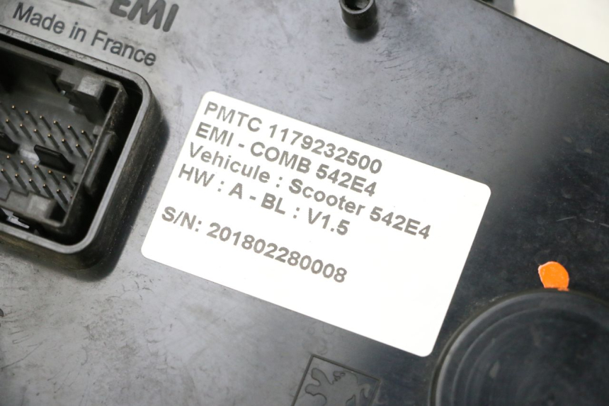 photo de TACHOMETER  PEUGEOT SATELIS 125 (2013 - 2018) - Oberflächenzustand und Material