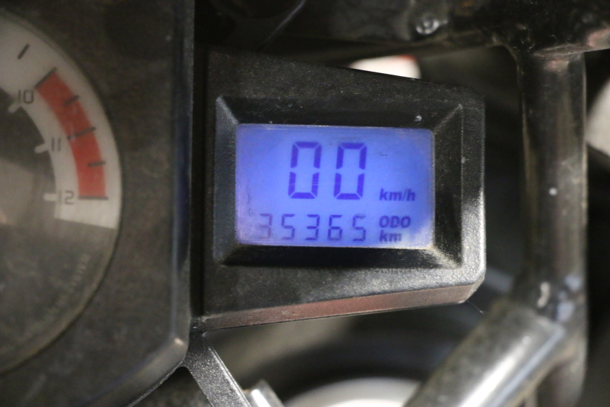 photo de TACHOMETER  YAMAHA TZR 50 (2008 - 2016) - Details der Befestigungspunkte