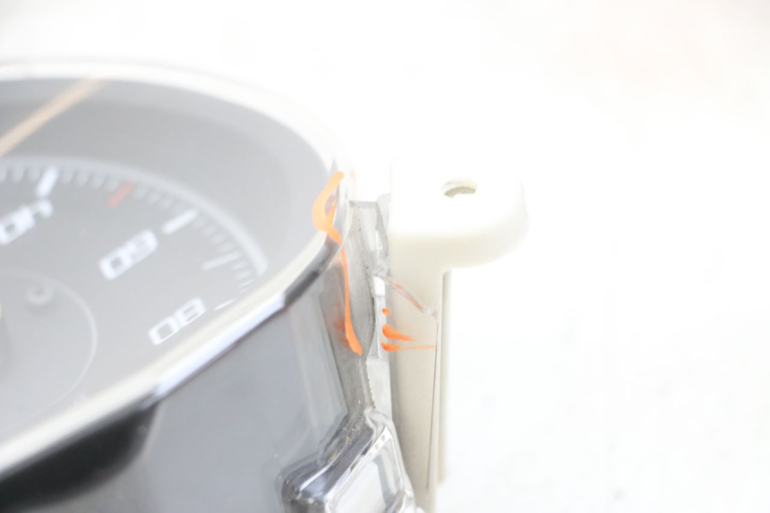 photo de TACHOMETER YAMAHA XMAX X-MAX ABS 125 (2017 - 2020) - Zoom auf Komponenten