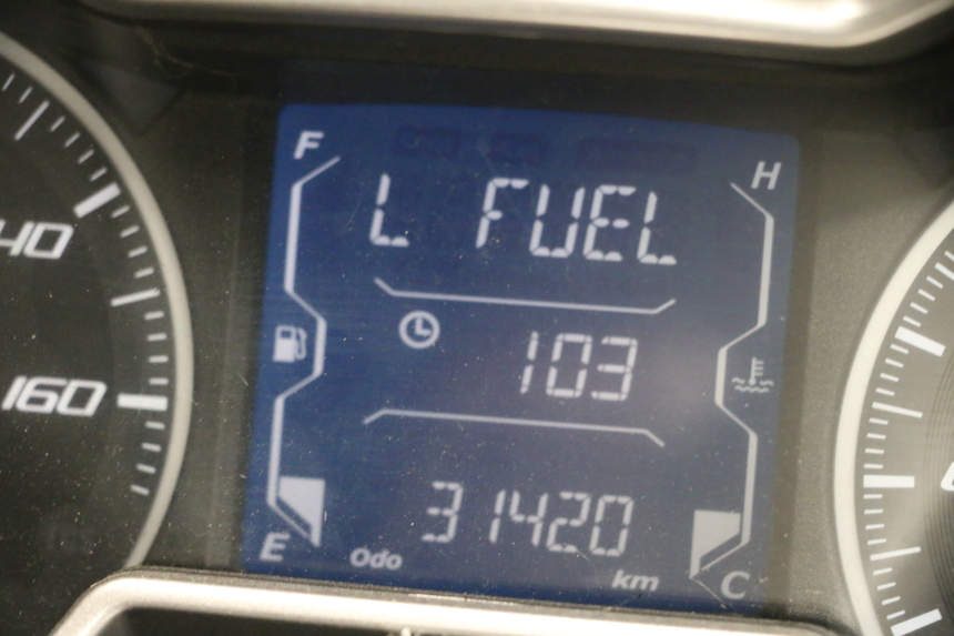 photo de TACHOMETER YAMAHA XMAX X-MAX ABS 125 (2017 - 2020) - Fokus auf die Struktur