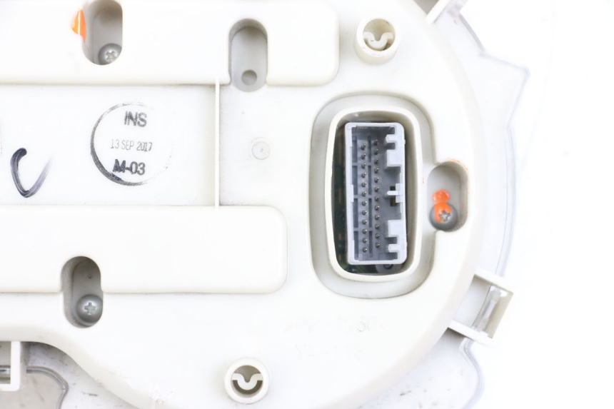 photo de TACHOMETER YAMAHA XMAX X-MAX ABS 125 (2017 - 2020) - Details der Befestigungspunkte