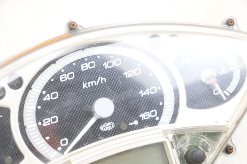 photo de TACHOMETER YAMAHA XMAX X-MAX 125 (2006 - 2009) - Zoom auf Gebrauchszustand