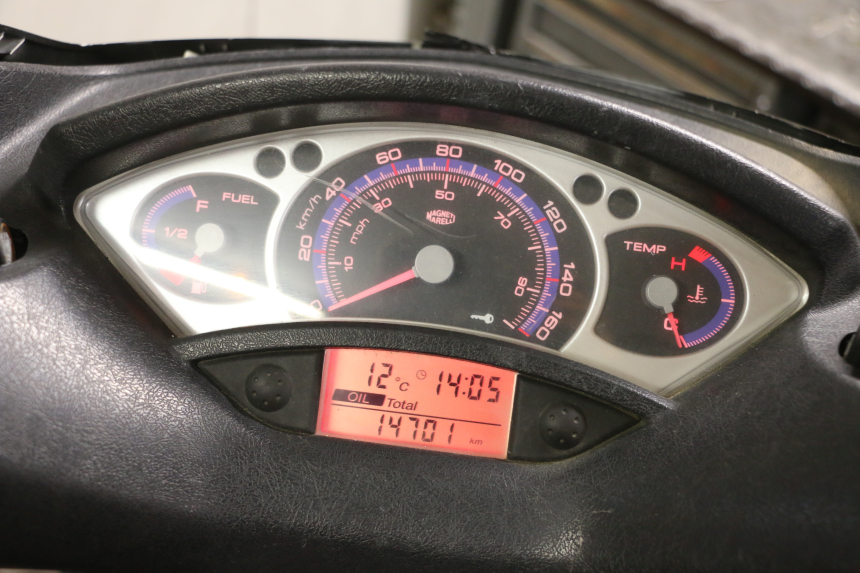 photo de TACHOMETER YAMAHA XMAX X-MAX 125 (2006 - 2009) - Zoom auf Gebrauchszustand