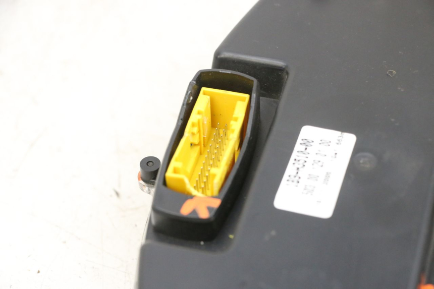 photo de TACHOMETER YAMAHA XMAX X-MAX 125 (2006 - 2009) - Kennzeichnungen und Originalreferenzen