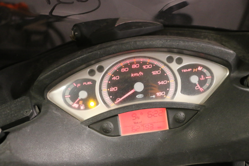photo de TACHOMETER YAMAHA XMAX X-MAX 125 (2006 - 2009) - Zoom auf Gebrauchszustand
