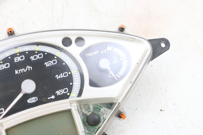 photo de TACHOMETER YAMAHA XMAX X-MAX 125 (2006 - 2009) - Hochauflösende Nahaufnahme