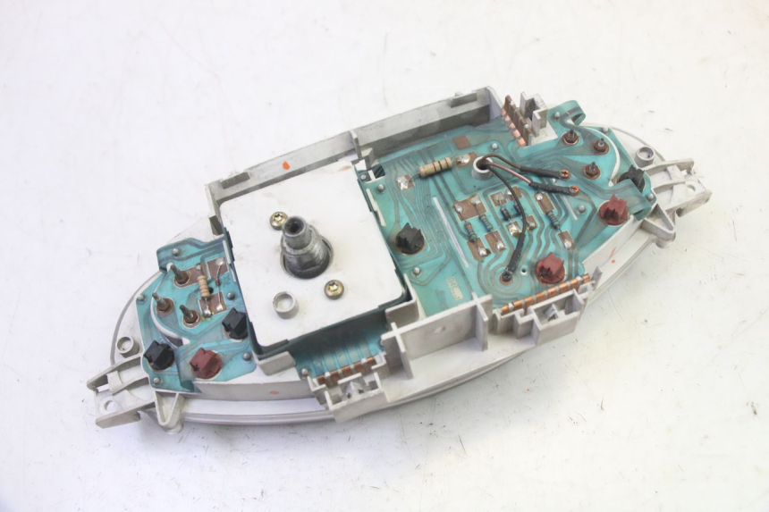 photo de TACHOMETER PIAGGIO X8 125 (2004 - 2007) - Oberflächenzustand und Material