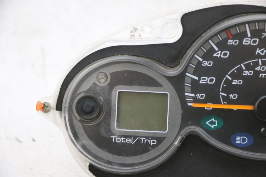 photo de TACHOMETER YAMAHA YP MAJESTY 125 (2002 - 2006) - Hochauflösende Nahaufnahme