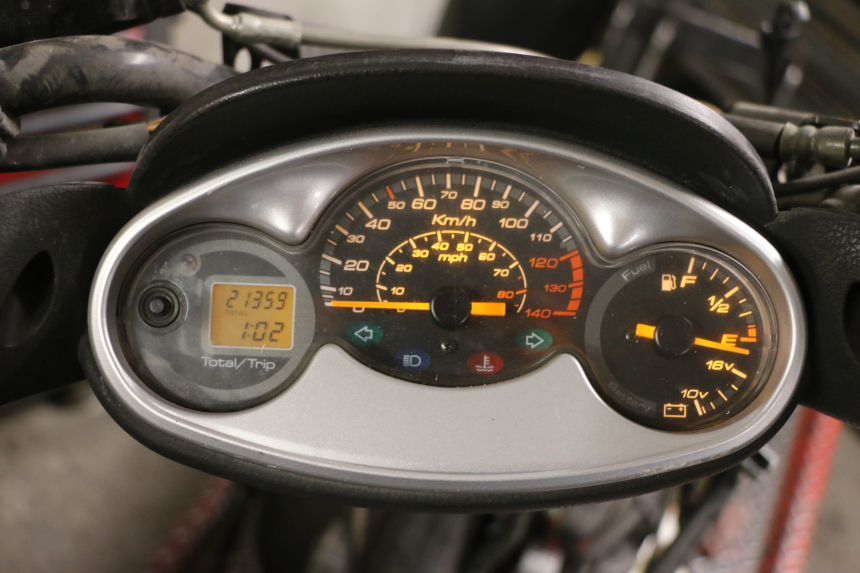 photo de TACHOMETER YAMAHA YP MAJESTY 125 (2002 - 2006) - Zoom auf Gebrauchszustand