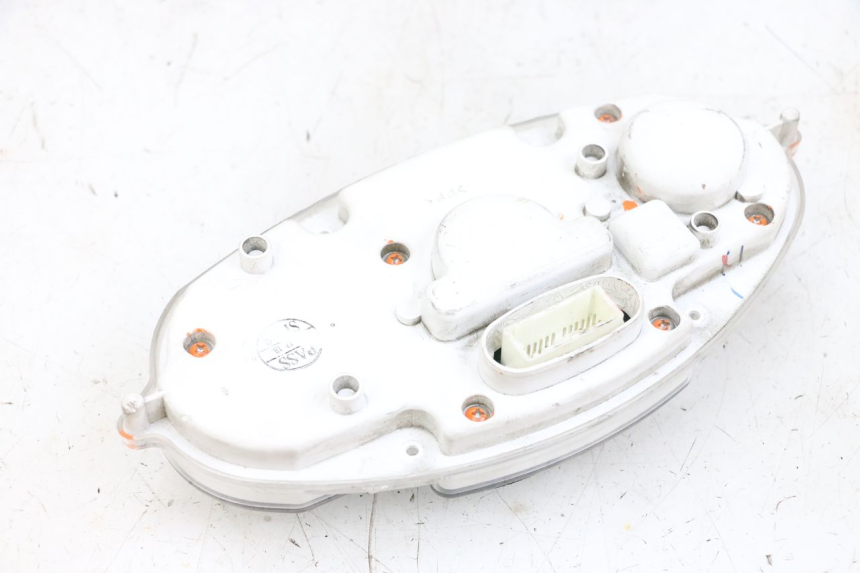 photo de TACHOMETER YAMAHA YP MAJESTY 125 (2002 - 2006) - Details der Befestigungspunkte