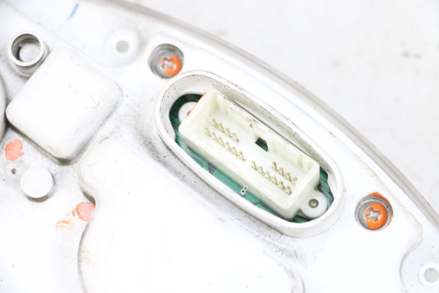 photo de TACHOMETER YAMAHA YP MAJESTY 125 (2002 - 2006) - Oberflächenzustand und Material