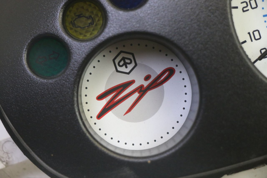 photo de TACHOMETER PIAGGIO ZIP 4T 50 (2018 - 2020) - Zoom auf Gebrauchszustand