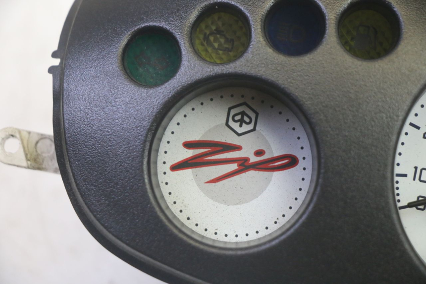 photo de TACHOMETER PIAGGIO ZIP 4T 50 (2018 - 2020) - Detailansicht des Bauteils