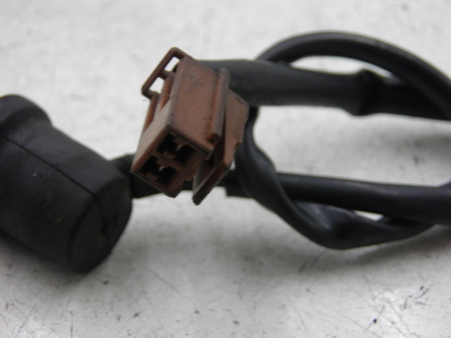 photo de BREMSLICHTSCHALTER HINTEN YAMAHA FZ6 N FAZER 600 (2004 - 2006)