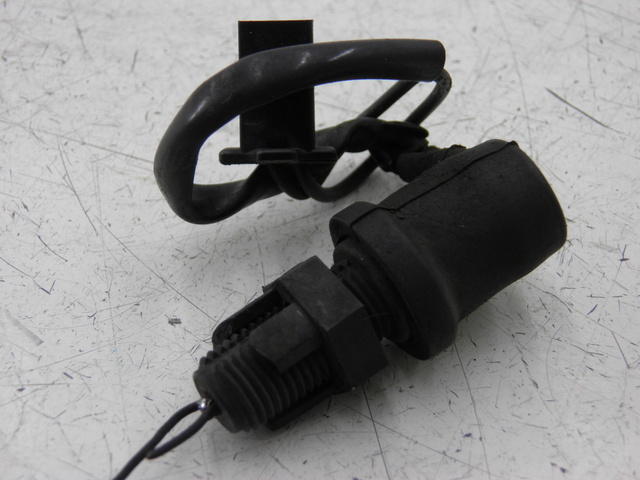 photo de BREMSLICHTSCHALTER HINTEN YAMAHA XJR 1300 (1998 - 2002)
