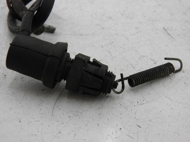 photo de BREMSLICHTSCHALTER HINTEN YAMAHA YBR 125 (2004 - 2006)