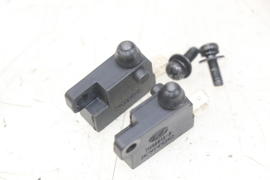 photo de BREMSLICHTSCHALTER KYMCO DOWNTOWN ABS 125 (2015 - 2017) - Detailansicht des Bauteils