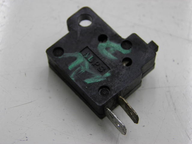 photo de BREMSLICHTSCHALTER RECHTS HONDA SH 125 (2003 - 2004)
