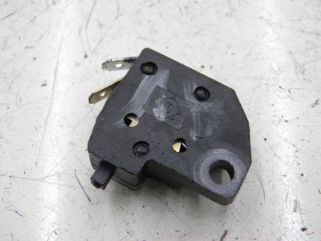 photo de RECHTER STOPP-LICHTSCHALTER PEUGEOT TWEET 4T 50 (2010 - 2014)