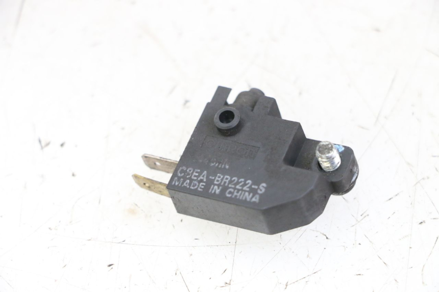 photo de BREMSLICHTSCHALTER RECHTS SUZUKI BURGMAN 125 (2015 - 2017)