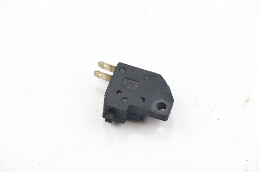 photo de BREMSLICHTSCHALTER RECHTS SYM FIDDLE 125 (2008 - 2010)