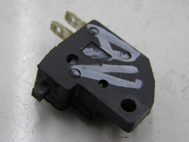 photo de RECHTER STOPP-LICHTSCHALTER SYM FIDDLE 2 50 (2008 - 2013)