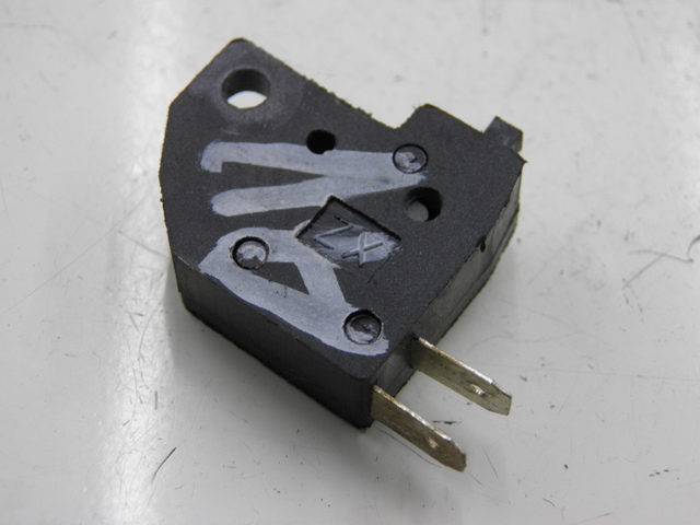 photo de RECHTER STOPP-LICHTSCHALTER SYM FIDDLE 2 50 (2008 - 2013)