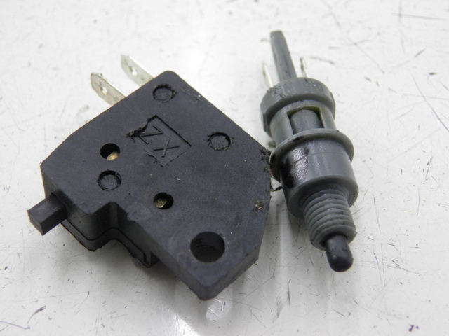 photo de BREMSLICHTSCHALTER PEUGEOT KISBEE 4T 50 (2010 - 2017)