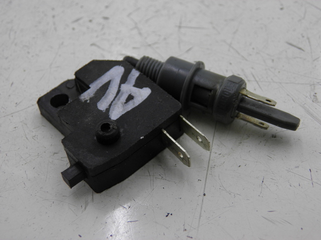 photo de BREMSLICHTSCHALTER PEUGEOT KISBEE 4T 50 (2010 - 2017)