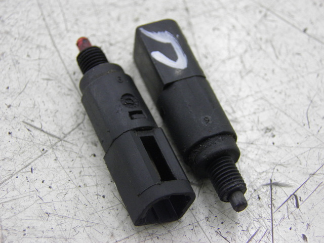 photo de BREMSLICHTSCHALTER PIAGGIO FLY 125 (2005 - 2012)