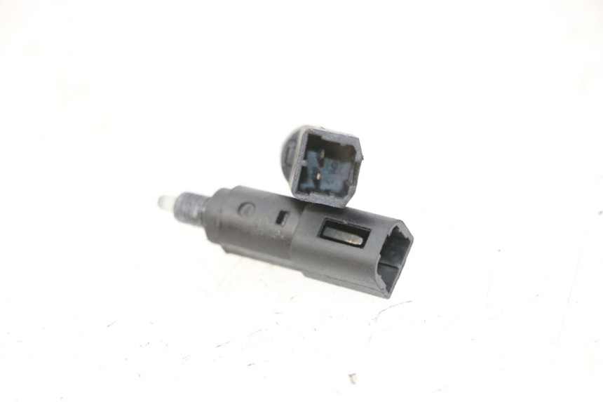 photo de BREMSLICHTSCHALTER PIAGGIO VESPA GRANTURISMO 200 (2004 - 2005)